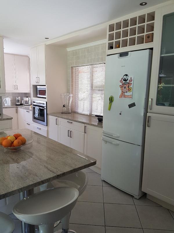 To Let 4 Bedroom Property for Rent in Hout Bay Western Cape